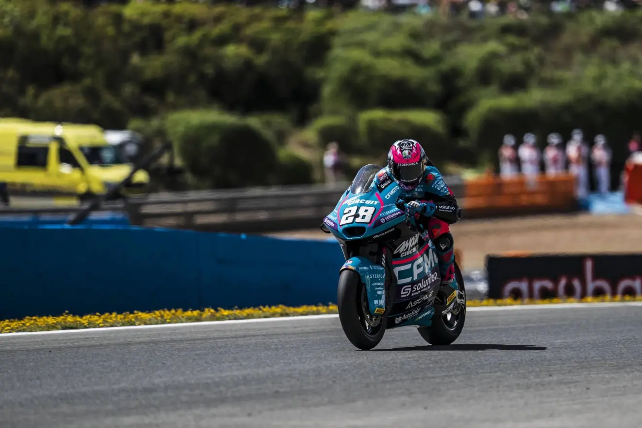 Izan Guevara vuelve al podio y se afianza en la pelea por el Mundial de Moto2