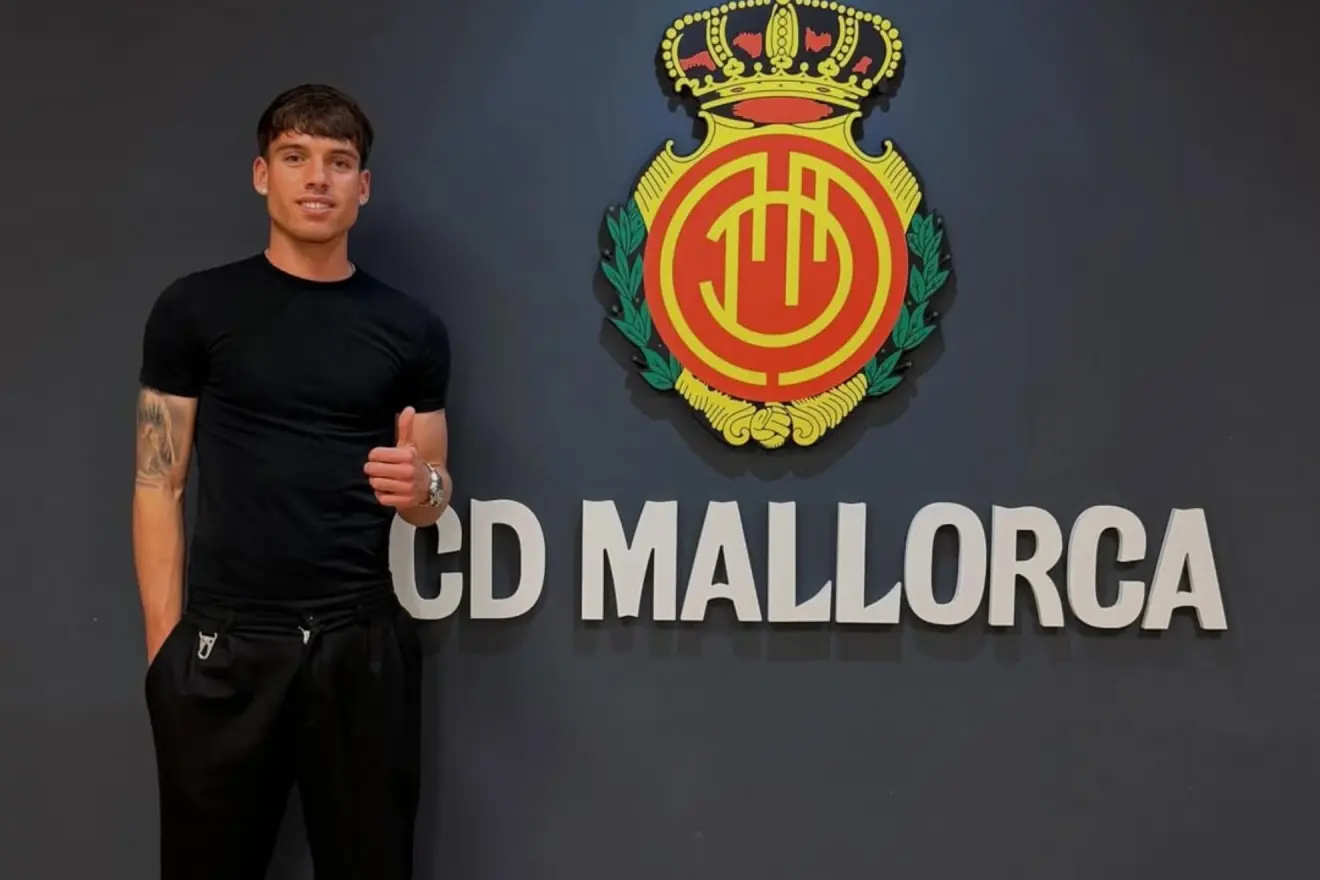 El Mallorca ata a su joven promesa Miguel Calatayud hasta 2030
