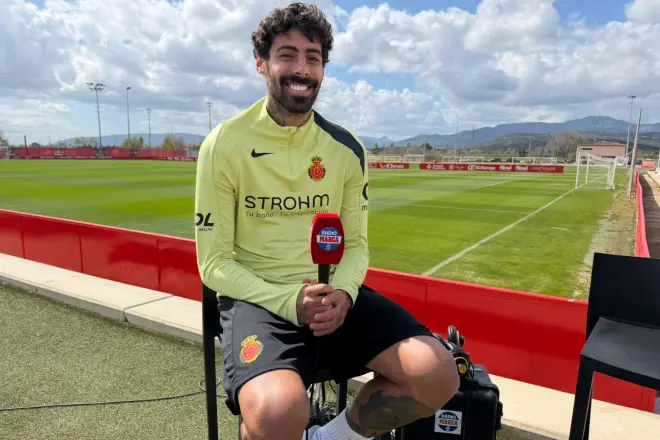 Samu Costa y la jugada con Urko: “Yo le toco, se ve, pero estoy intentando chutar el balón…"