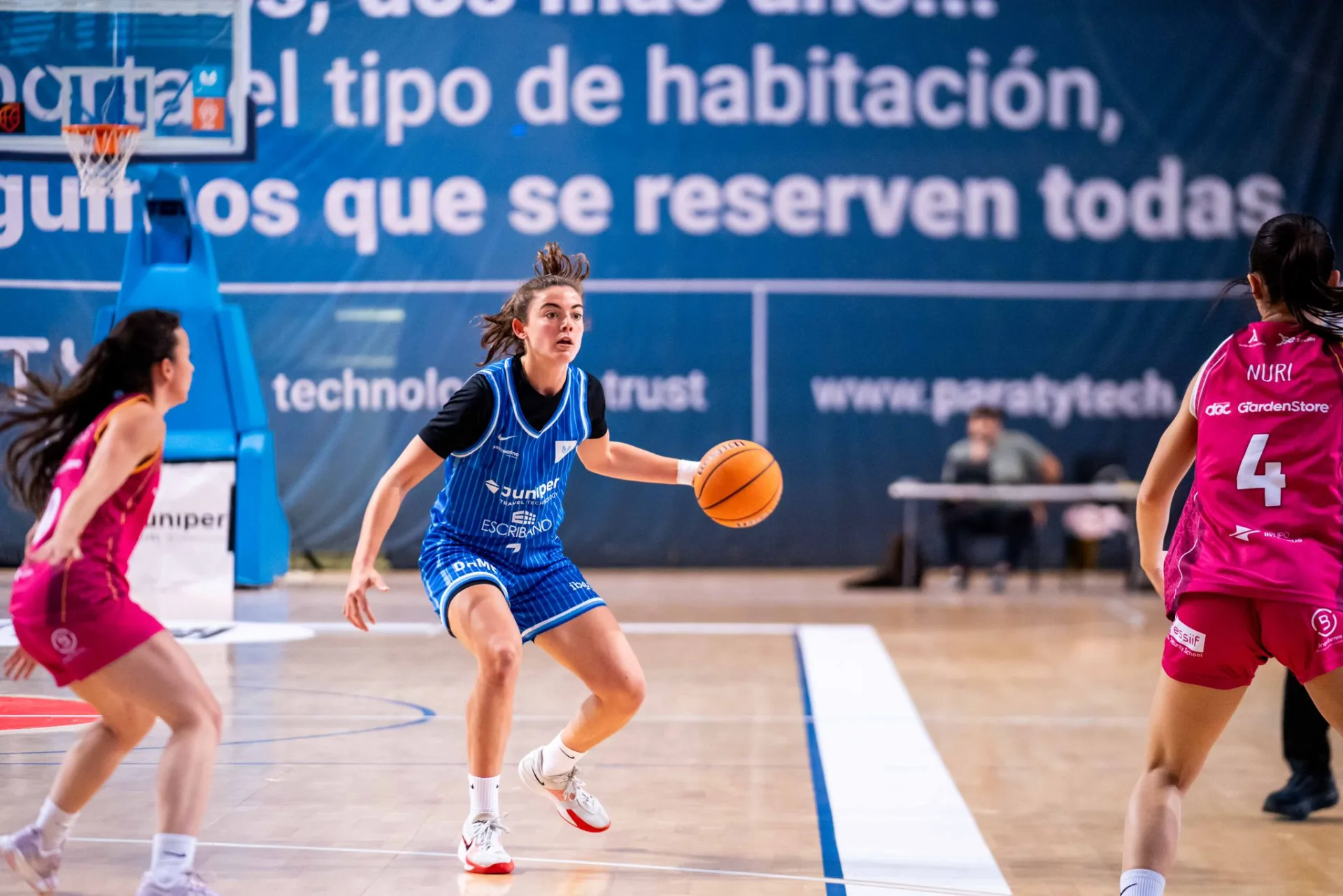 El Azulmarino arrasa al Cajasol Sevilla (80-44) para recuperar el liderato y rozar la gloria