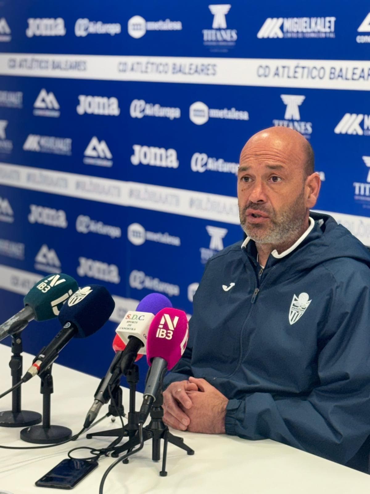 Luis Blanco : «Nos enfrentamos a un rival que está en una situación complicada, intentando salir de los puestos de abajo. Eso lo hace todavía más peligroso»