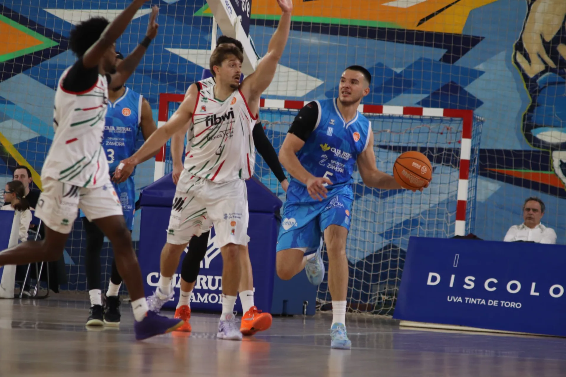 El Fibwi Mallorca Bàsquet Palma cae en el último suspiro tras un igualado encuentro en Zamora