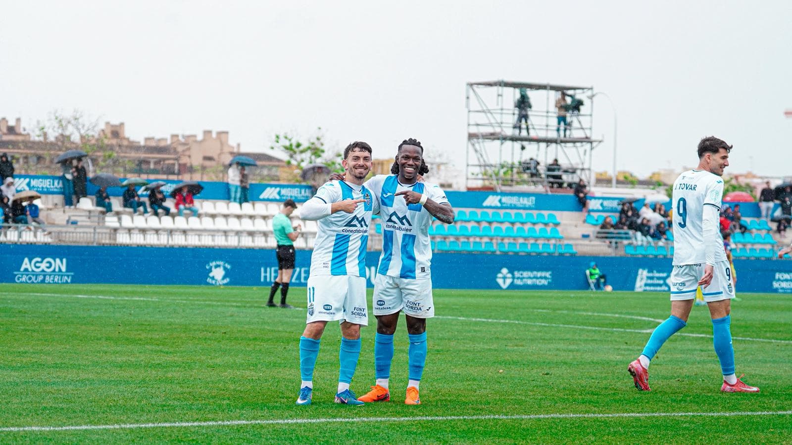 Festival blanquiazul en el derbi balear para afianzar la segunda plaza (5-1)
