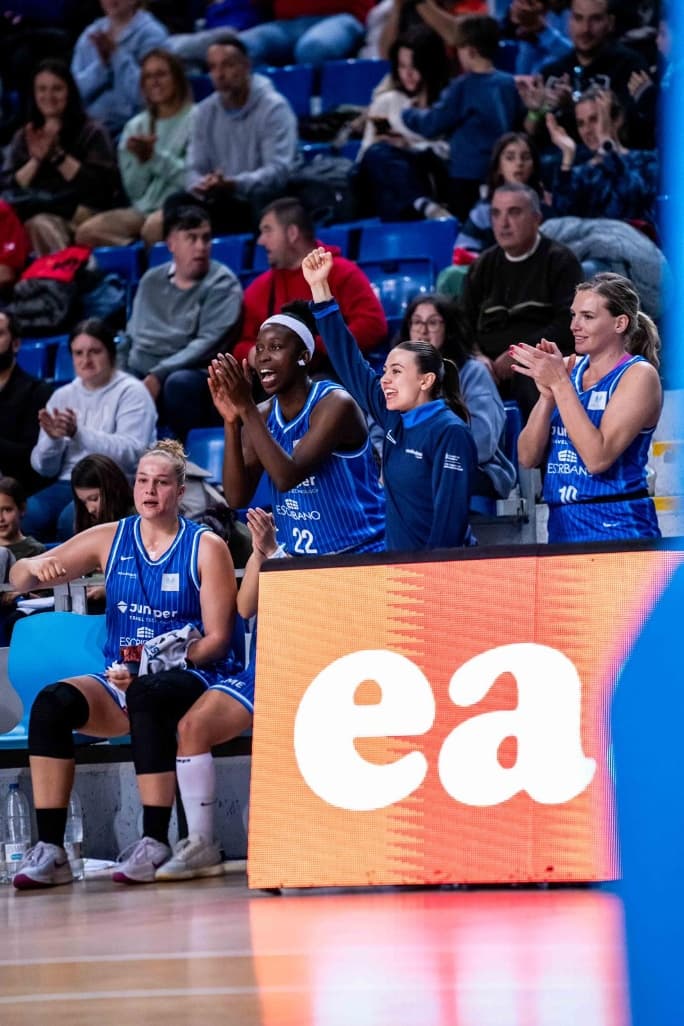 El Azulmarino conquista la cancha del Melilla (64-94) y podría ser campeón la próxima jornada