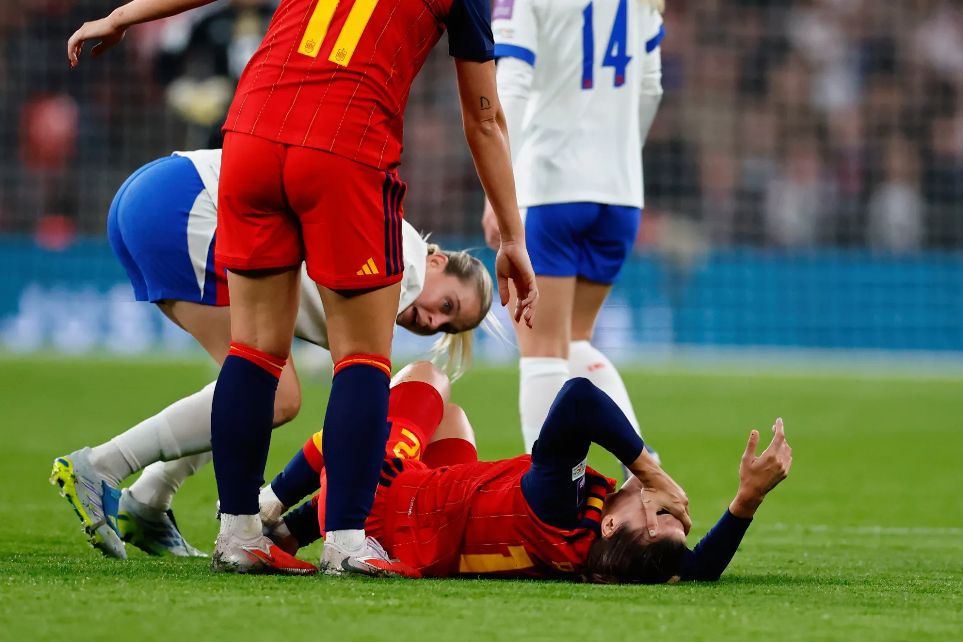 Derrota de España y lesión de la mallorquina Patri Guijarro ante Inglaterra