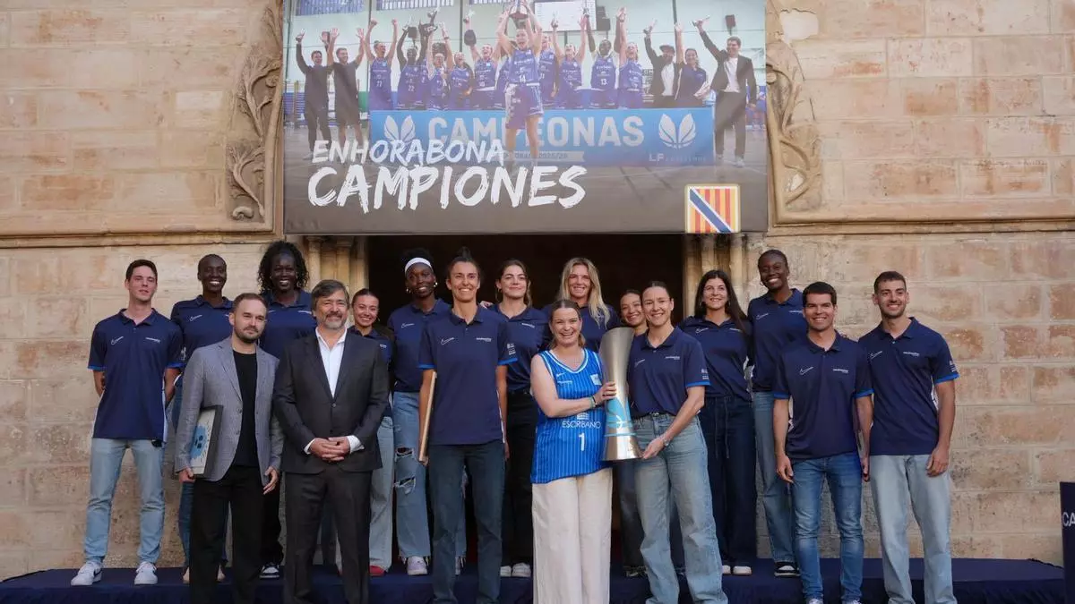 El Govern ensalza al AzulMarino Mallorca Palma tras su ascenso a la élite del baloncesto femenino