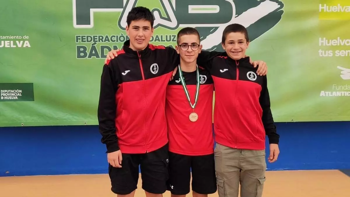 Nicolás Fernández roza el oro y el bádminton mallorquín firma un doble podio en Montilla