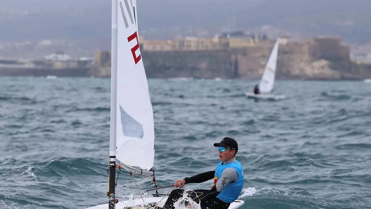 Nikko Palou conquista el Campeonato de España de ILCA 6 en Melilla