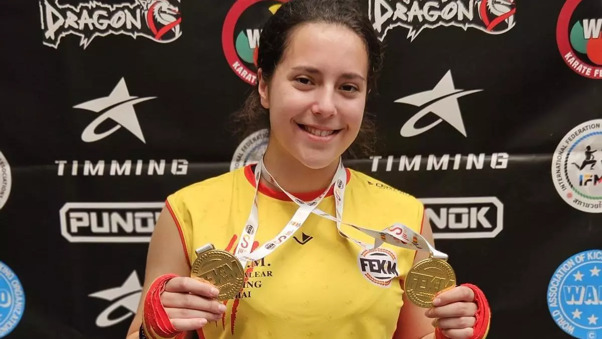 Analía Domínguez logra un doble oro en kick boxing en su estreno sénior en el Campeonato de España
