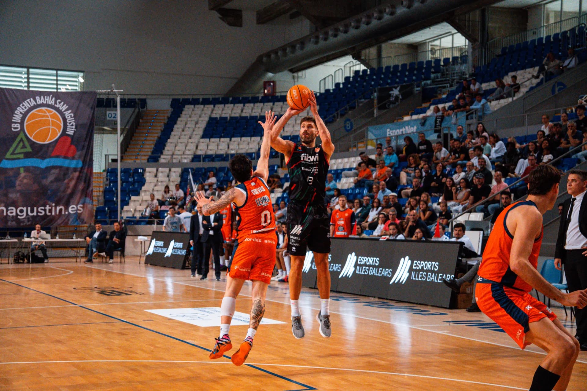 El Fibwi Mallorca Bàsquet Palma da la cara pero cae ante el acierto anotador del Leyma Coruña