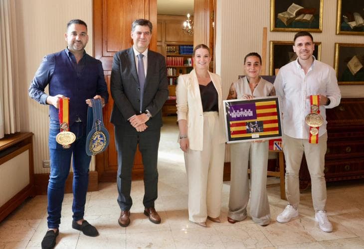El Govern recibe a Farah El Bousairi tras conquistar el título europeo