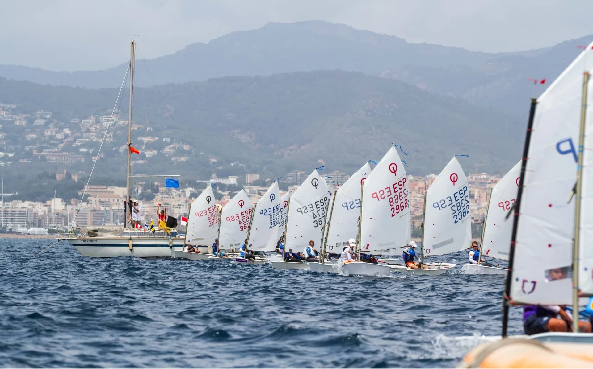 Cala Gamba se llena de velas para la XVII Setmana de Vela - Trofeu DURAN