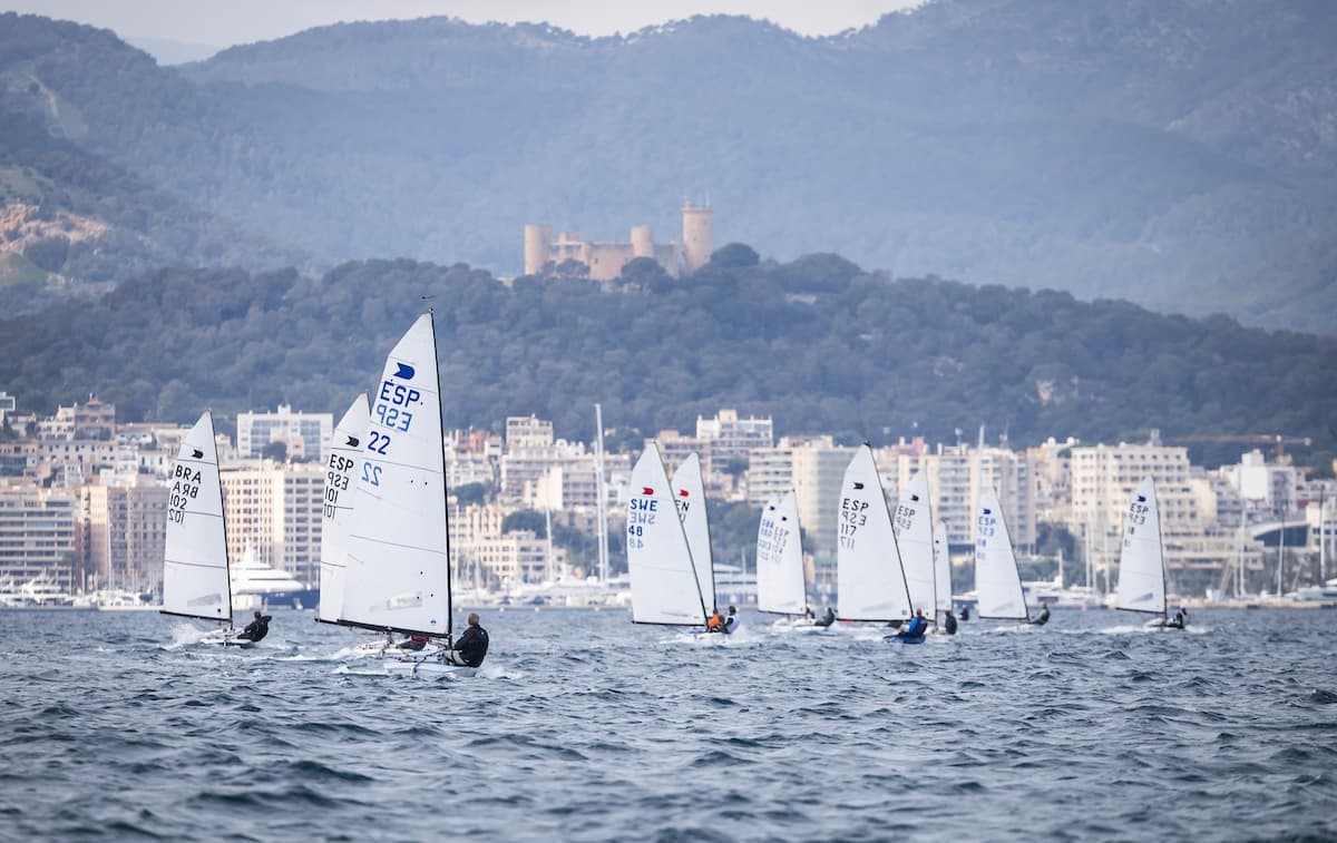 El Campeonato de Baleares de Snipe y OK Dinghy reúne a 30 regatistas en el Club de Mar-Mallorca