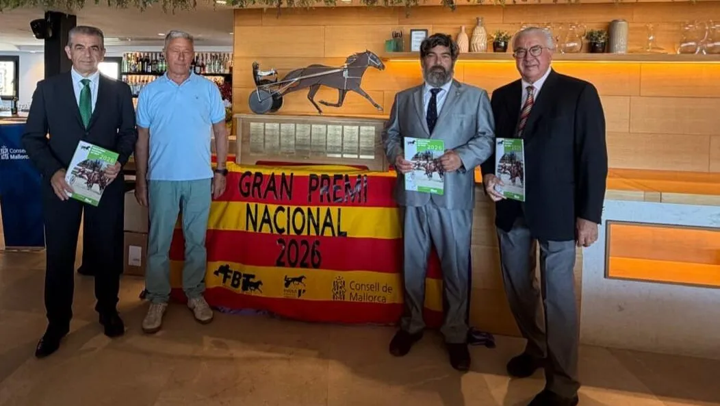 Presentado el nuevo trofeo institucional del Gran Premio Nacional de Trote