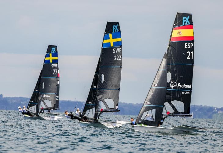 Las mallorquinas Melania Henke y Paula Barceló se afianzan en el podio del Mundial de 49er FX