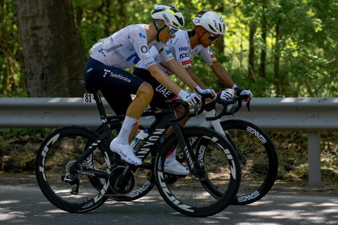 El Blockhaus castiga a Enric Mas en la primera gran montaña del Giro de Italia