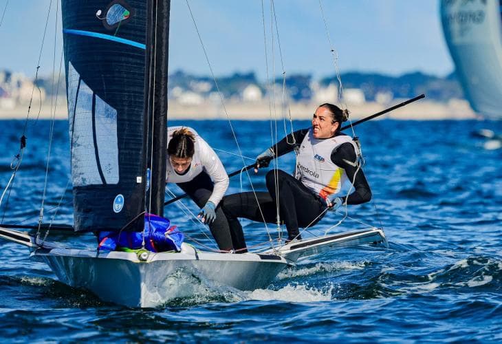 Paula Barceló se mete en la lucha por las medallas en el Mundial de 49er FX