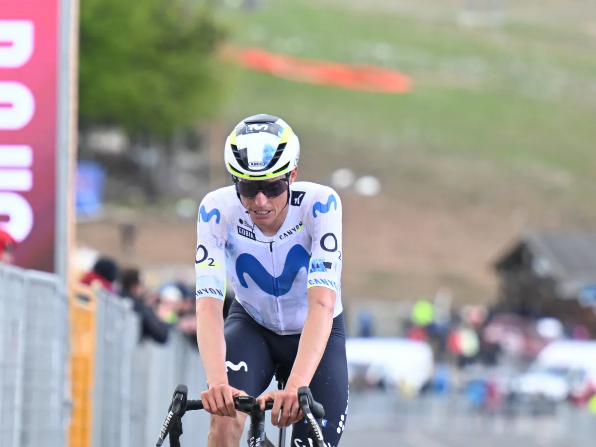 Enric Mas se descuelga en montaña y pierde posiciones en el Giro de Italia