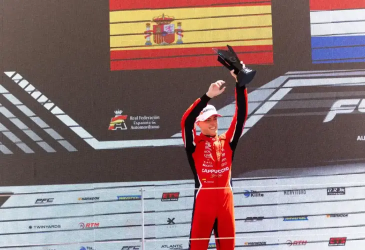 El piloto mallorquín Miki Blascos logra en primer podio de su carrera en F4
