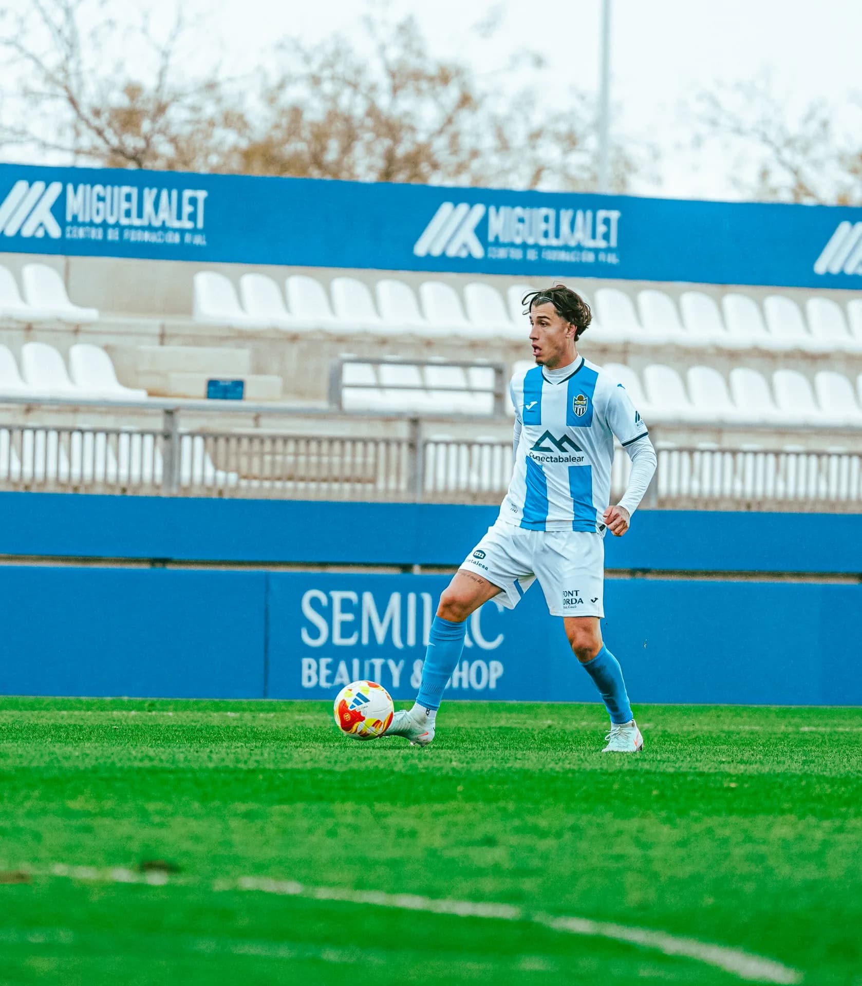 Iván López renueva con el CD Atlético Baleares hasta 2028