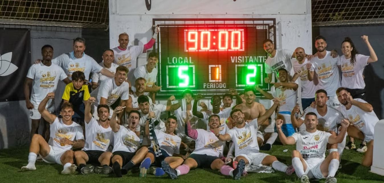 La Penya Deportiva regresa a Segunda RFEF por la puerta grande