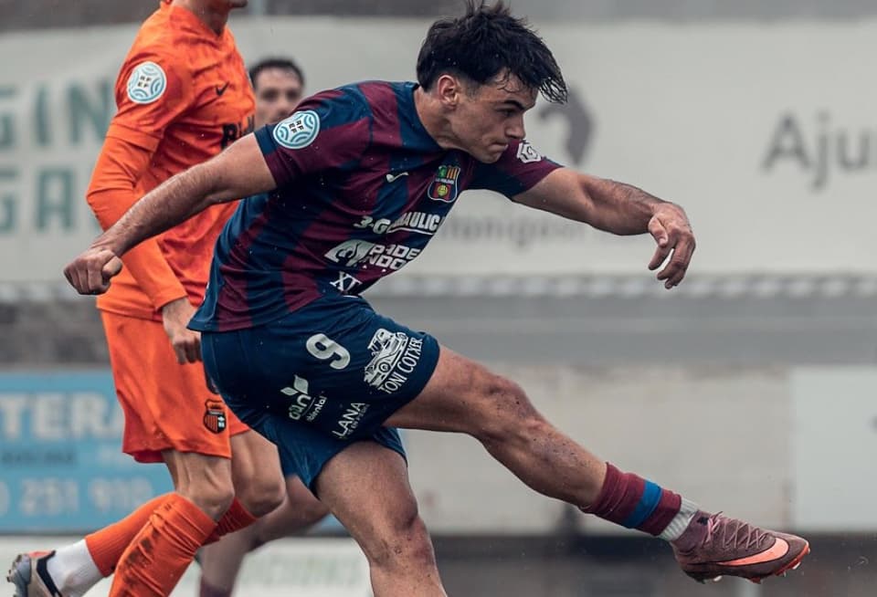 Joan Prohens da el salto al fútbol profesional y ficha por el Nàstic hasta 2028