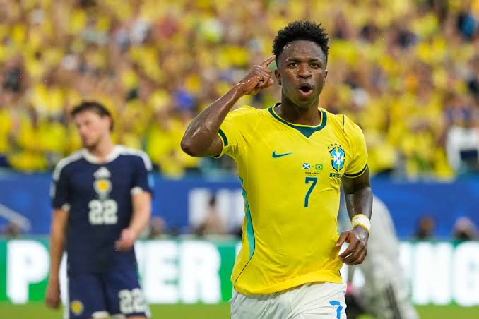 Un gran Vinicius da la primera plaza a Brasil