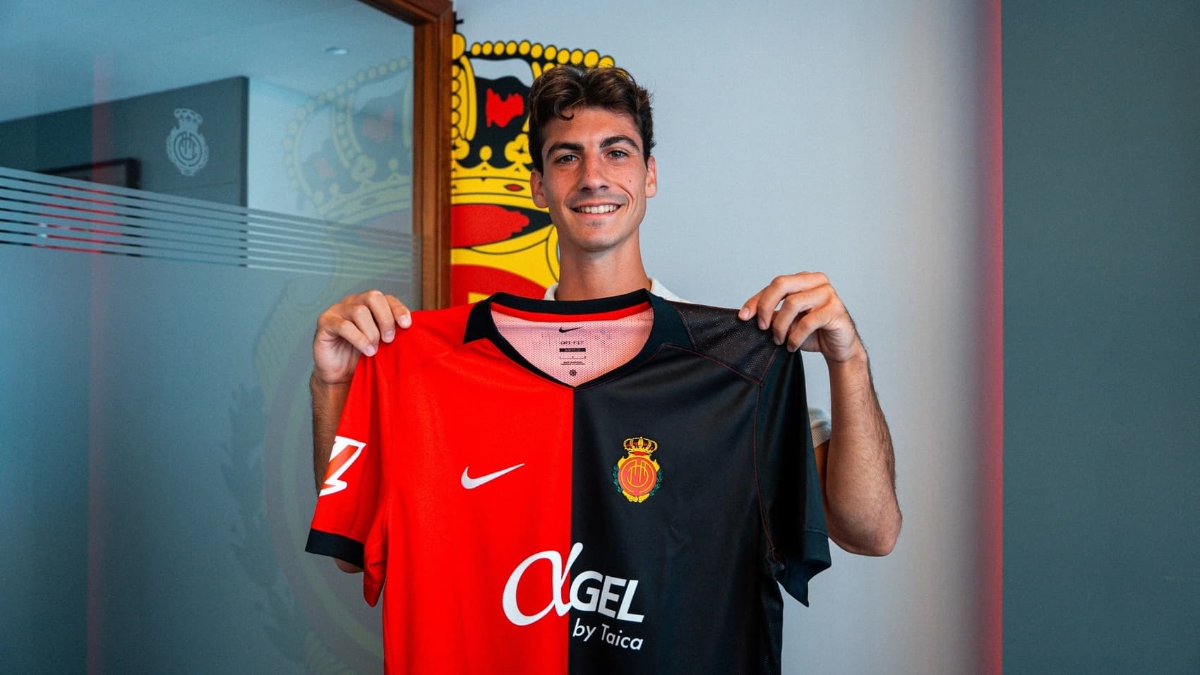 Antoniu Roca llega cedido al Mallorca: “Luis me ha dicho que deseaba que estuviera aquí, y yo también quería estar”