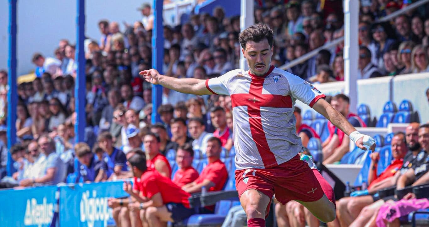 Izan Llinares , velocidad para la banda blanquiazul