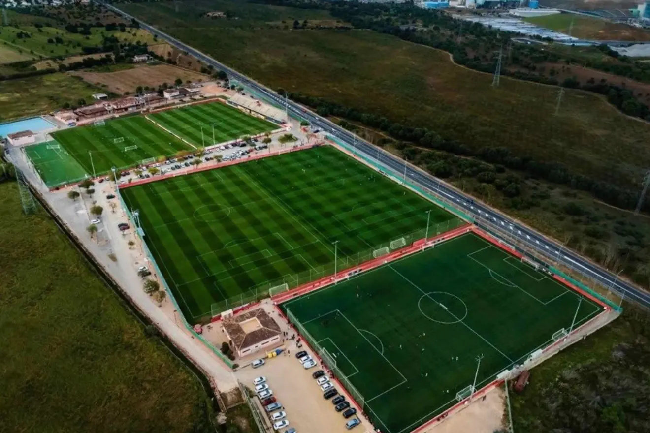 Detenidos dos canteranos del Mallorca por grabar sin consentimiento relaciones sexuales con una menor