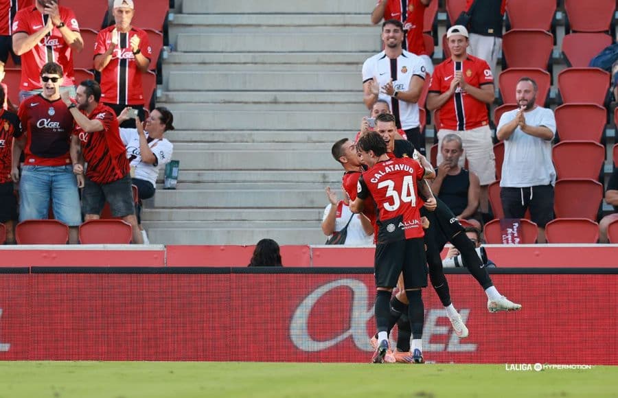 El Mallorca cambia la cara ante el Ceuta y se aferra a Son Moix