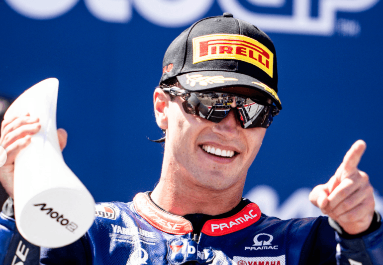 Izan Guevara aprieta el Mundial con un segundo puesto de mucho peso en MotorLand