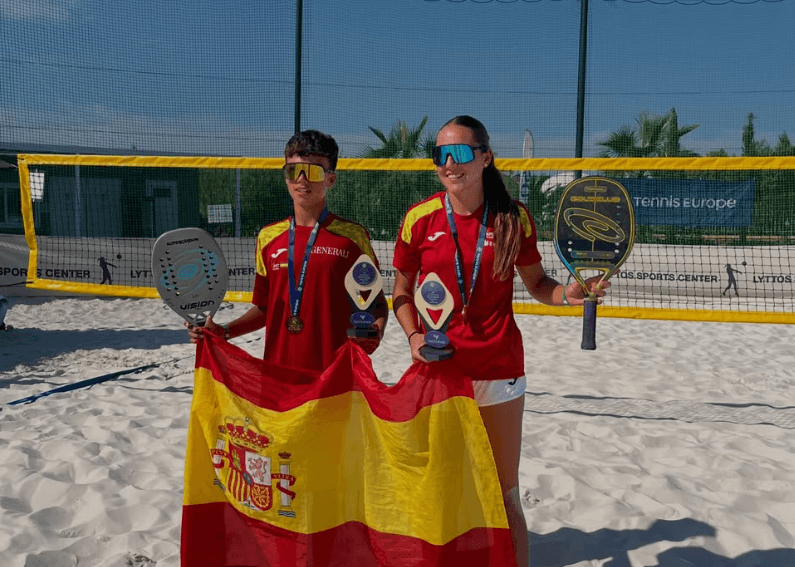 THIARA VALLMITJANA, CAMPEONA DE EUROPA INFANTIL DE DOBLES MIXTOS DE TENIS PLAYA