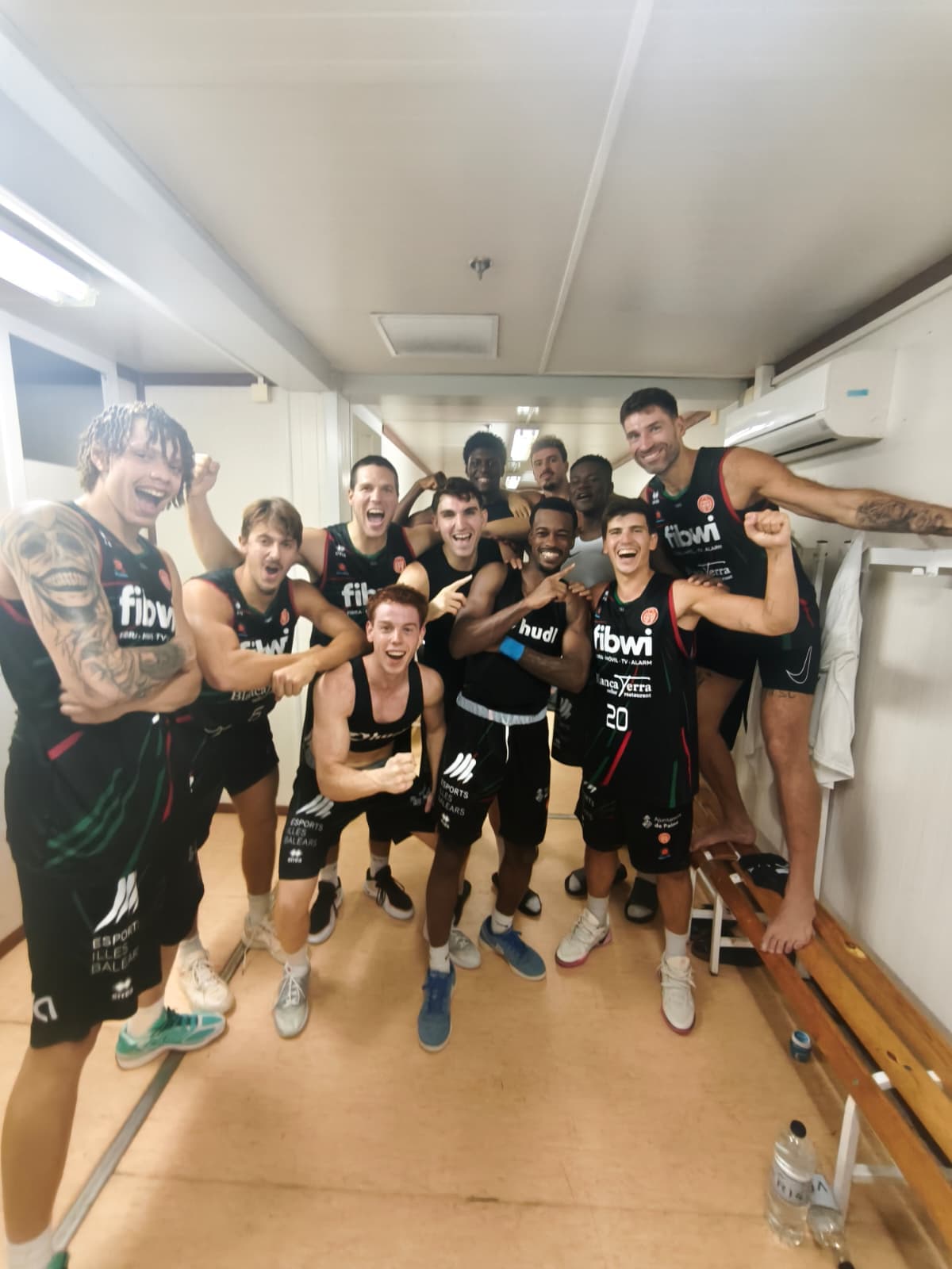El Fibwi Mallorca Bàsquet Palma firma un brillante encuentro y se lleva el derbi en Menorca por 67-72