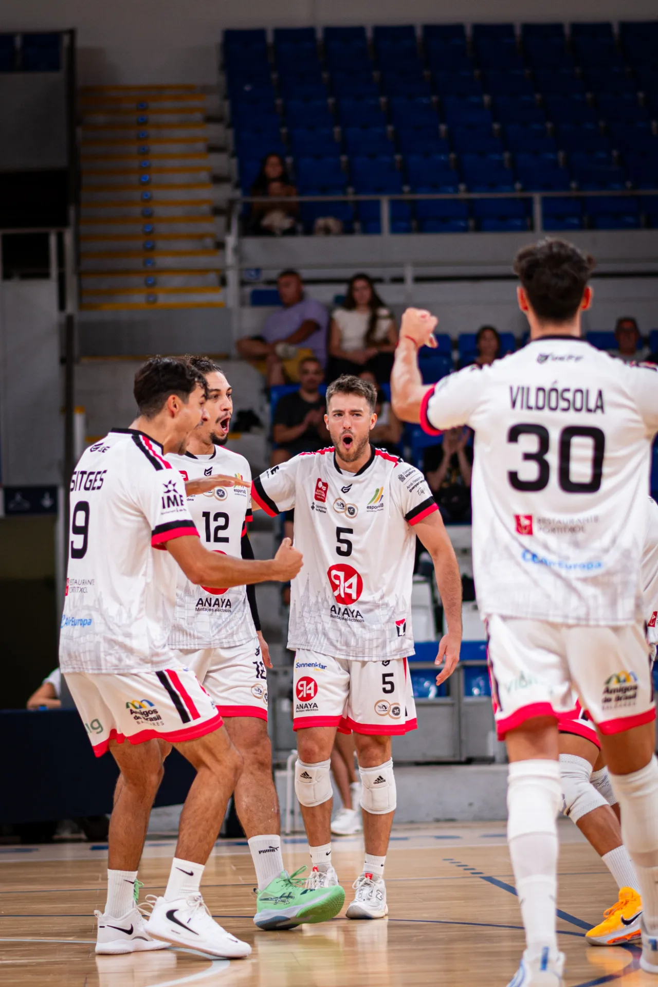 El Anaya Mayurqa Voley Palma suma una agónica y vibrante victoria en Son Moix frente al Rotogal Boiro (3-1)